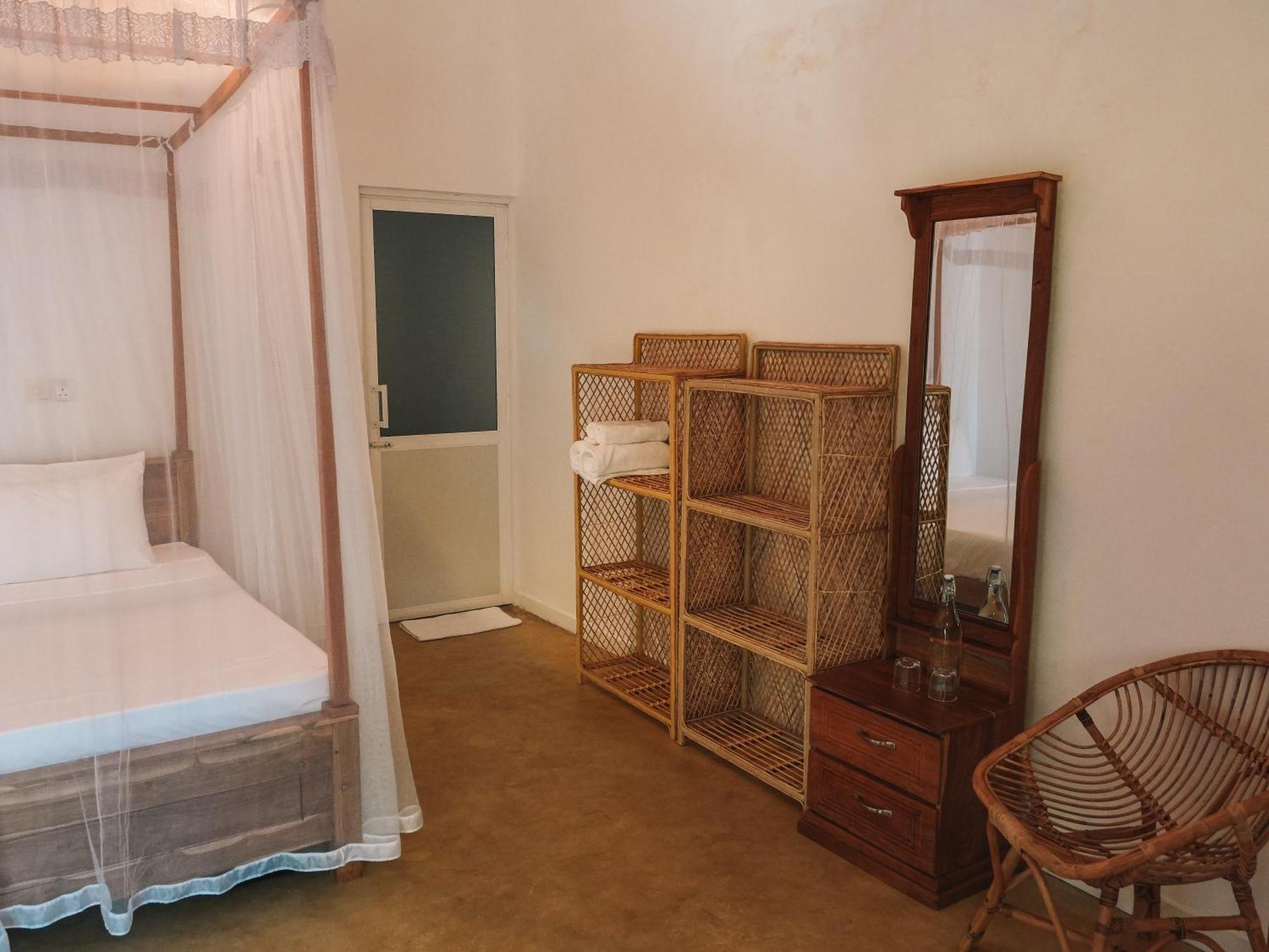 Animals Hotel Ahangama Room photo
